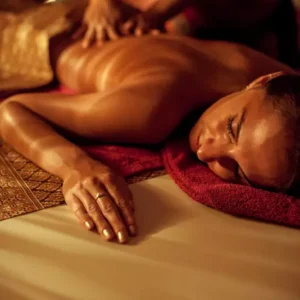 Samui Spa – Sieć Balijskich Salonów Spa. Samui Spa oferuje pakiety zabiegów takie jak: królewski rytuał lulur czy pakiet masaży orientalnych.