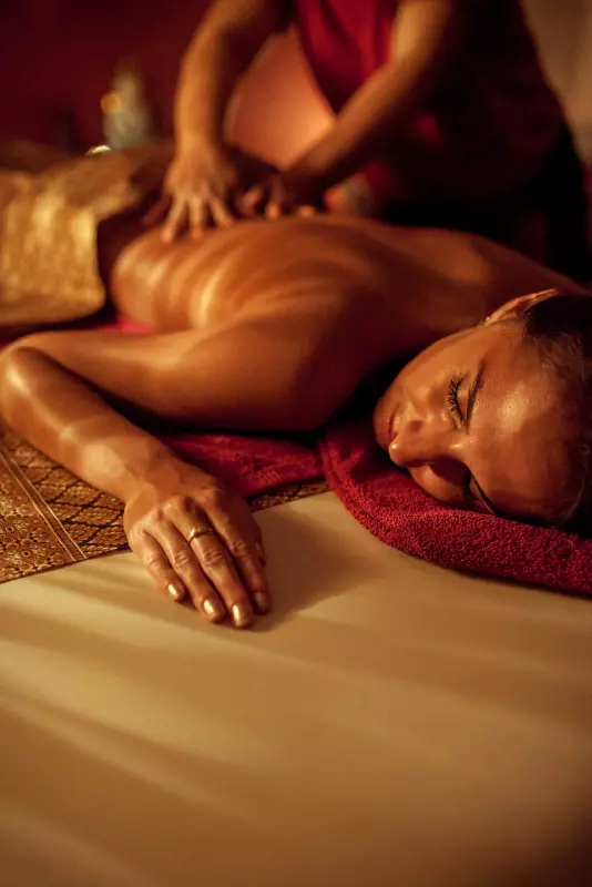 Samui Spa – Sieć Balijskich Salonów Spa. Samui Spa oferuje pakiety zabiegów takie jak: królewski rytuał lulur czy pakiet masaży orientalnych.