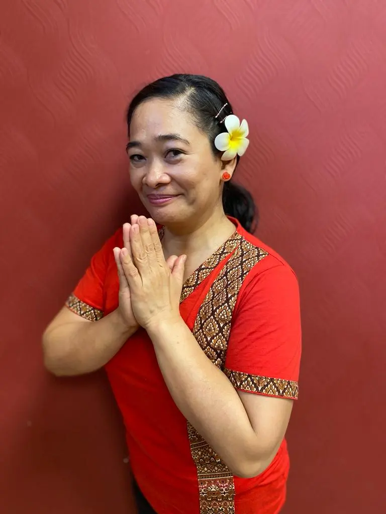 Zeni, masażystka z Bali