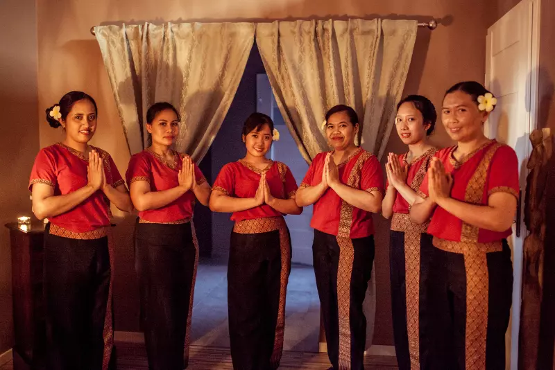 Samui Spa Samui Spa to nie tylko doskonałe zabiegi i piękne wnętrza, ale przede wszystkim wykwalifikowany i uśmiechnięty zespół